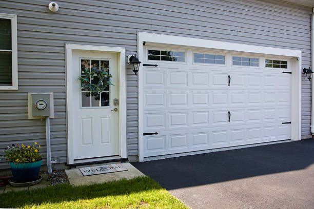 24/7 Emergency Garage Door Panel Replacement experts in Middle Island, NY